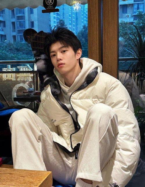 网红吃瓜三男是谁,背后的故事与争议